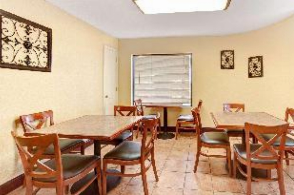 Days Inn by Wyndham Kissimmee West