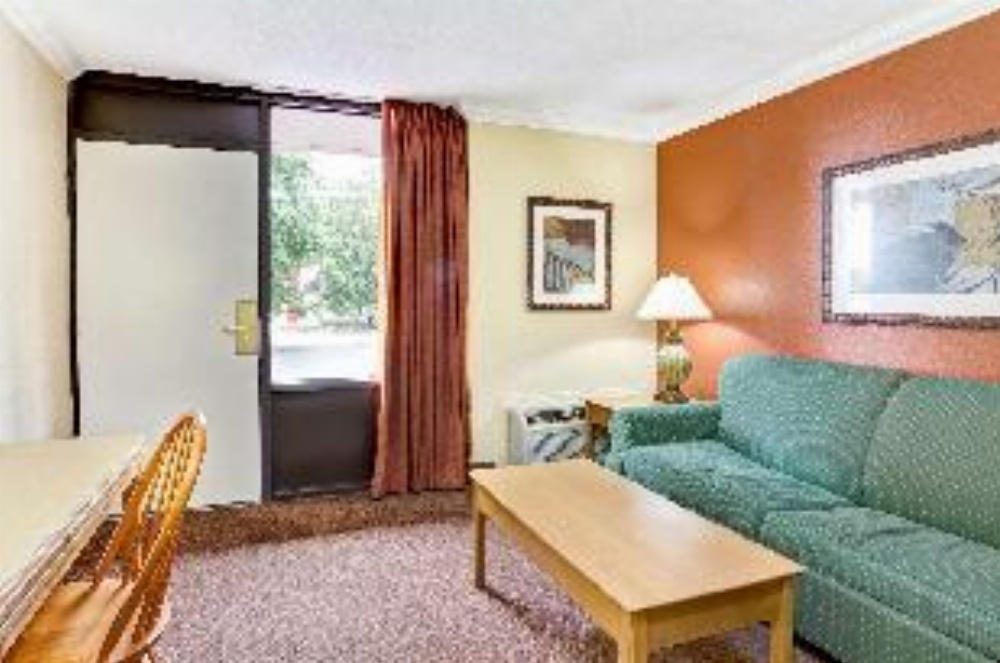 Days Inn by Wyndham Kissimmee West Image 6