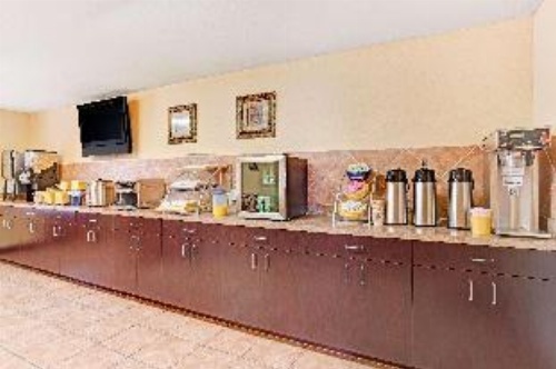 Days Inn by Wyndham Kissimmee West image 8