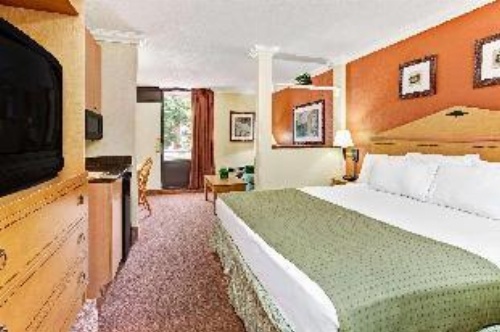 Days Inn by Wyndham Kissimmee West image 9